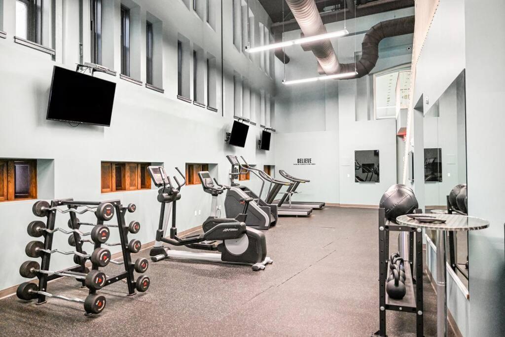 2Br Unit In The Heart Of Dt On Playhouse Square, With Pool And Gym Access-1106 Lejlighed Cleveland Eksteriør billede